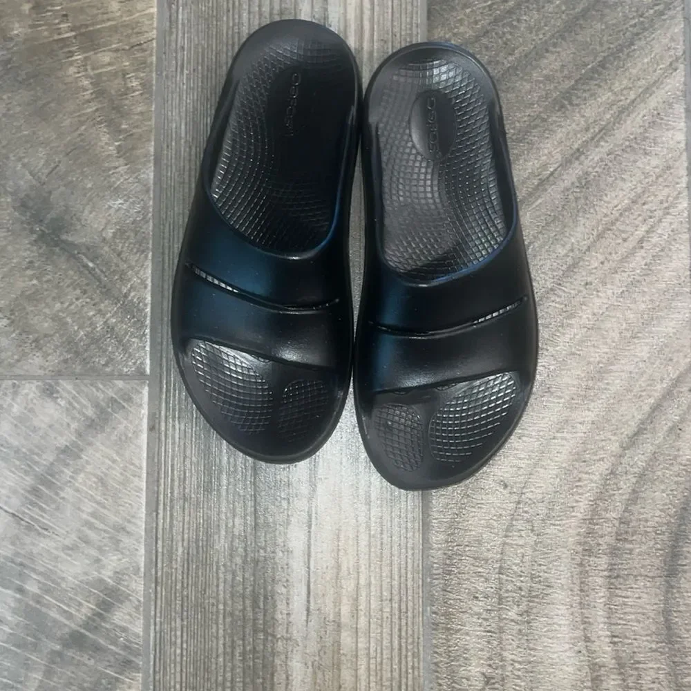 Oofos black flex unisex slides - Picture 2 of 3